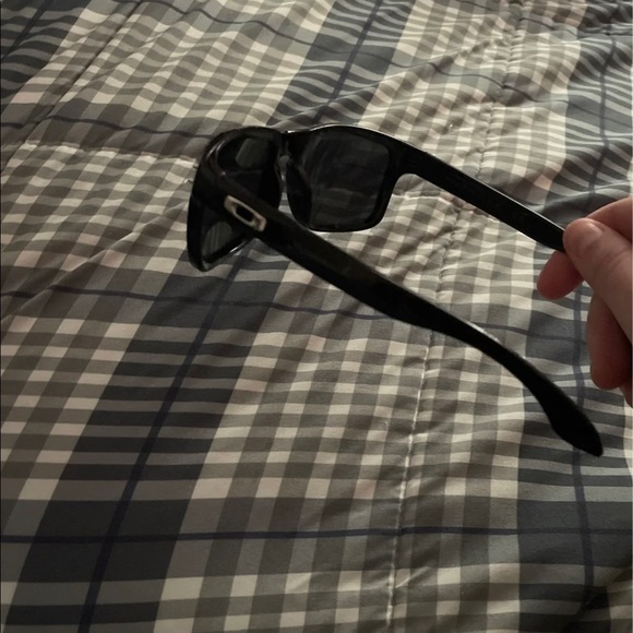 Mens Oakleys - Picture 3 of 4